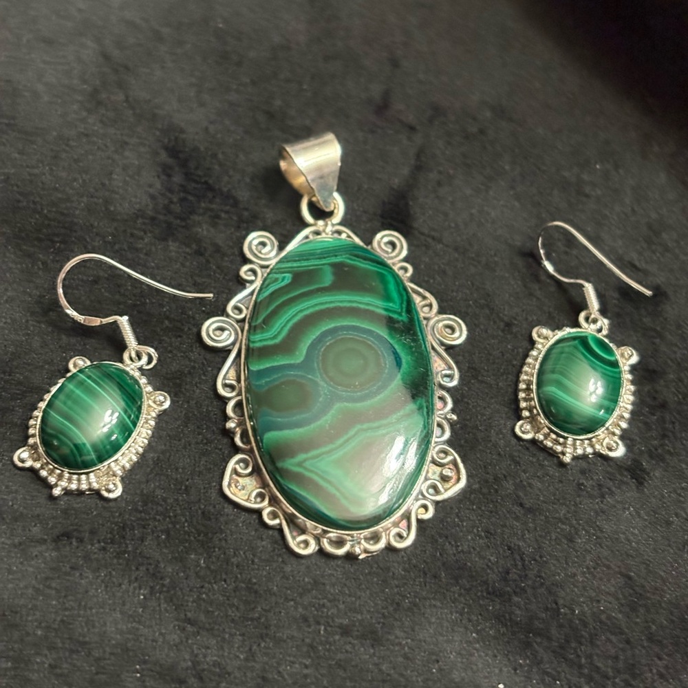 Silver malachite pendant earrings